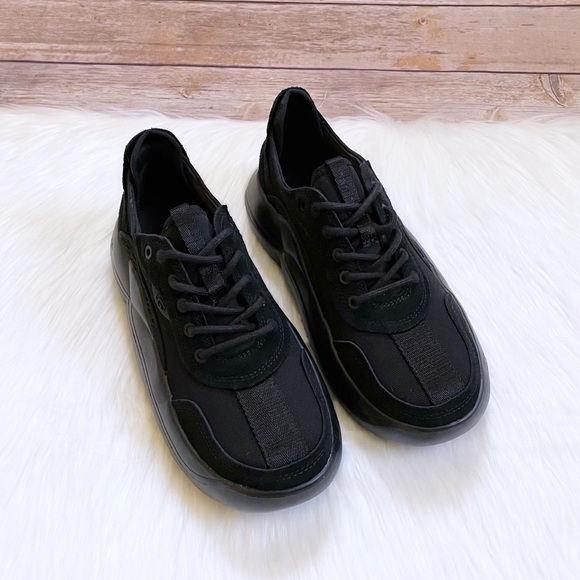 UGG Women’s LA Cloud Low Sneakers In Black - Picture 2 of 8